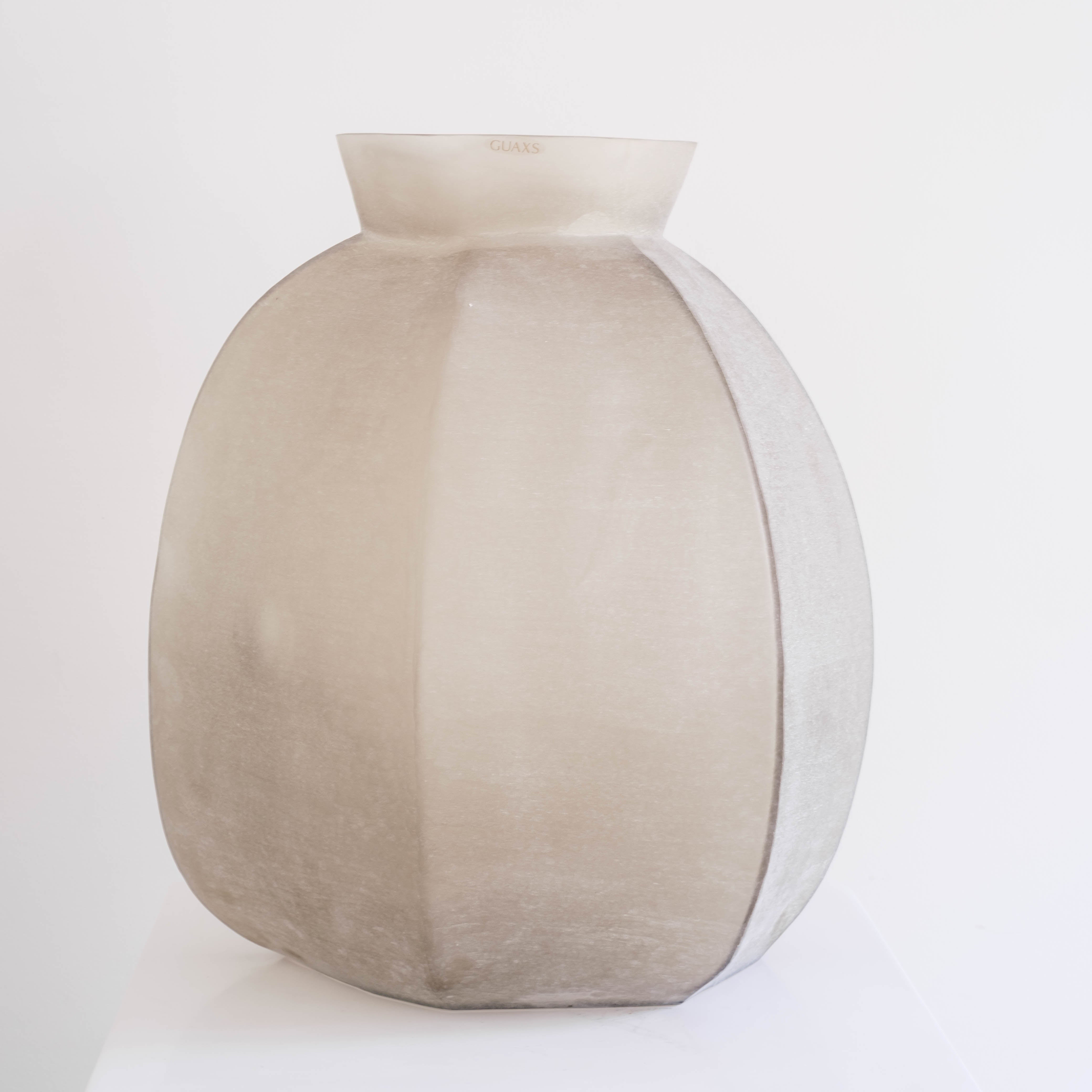GUAXS Vase Karakol Smokegrey - Round