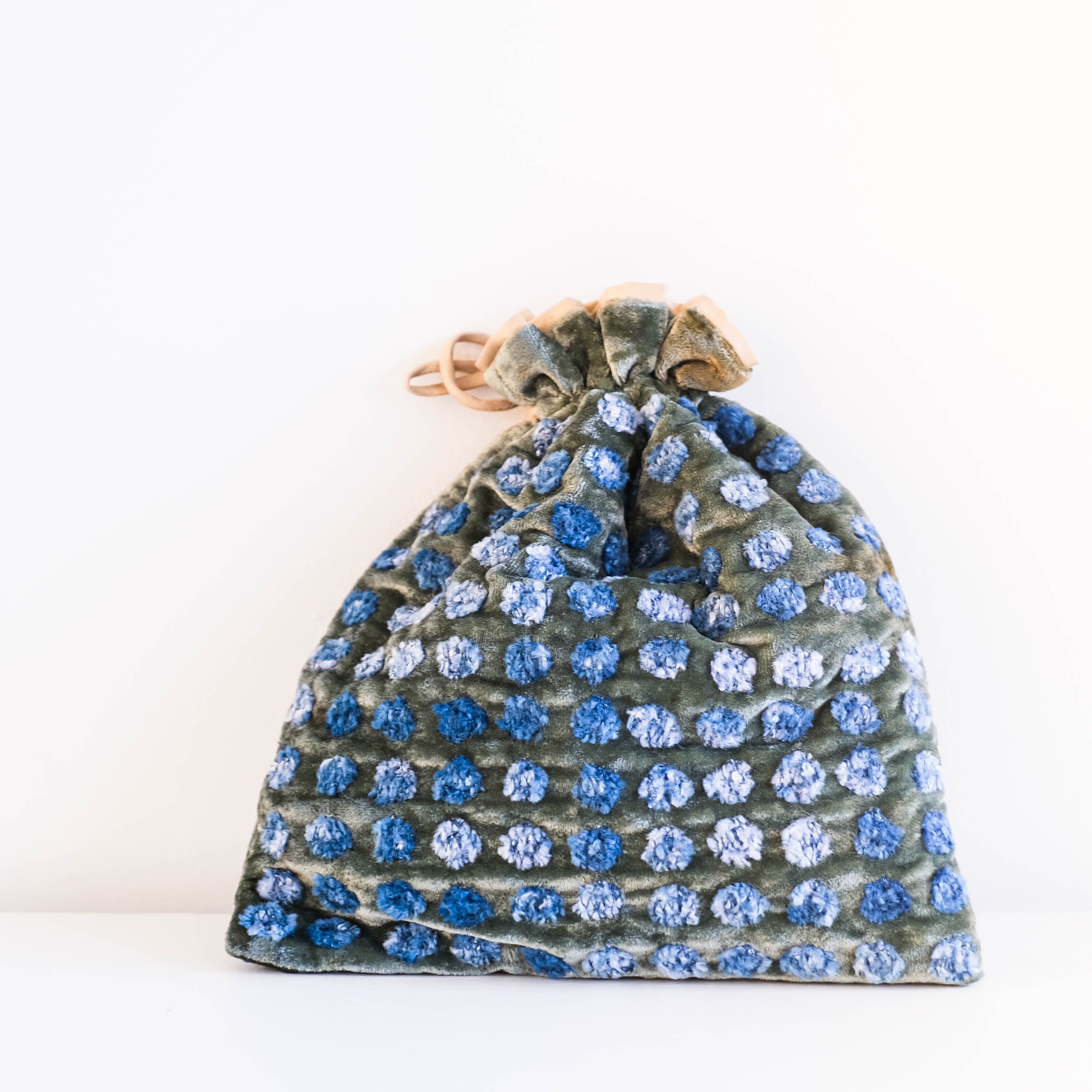 Anke Drechsel handgeborduurde pochette
