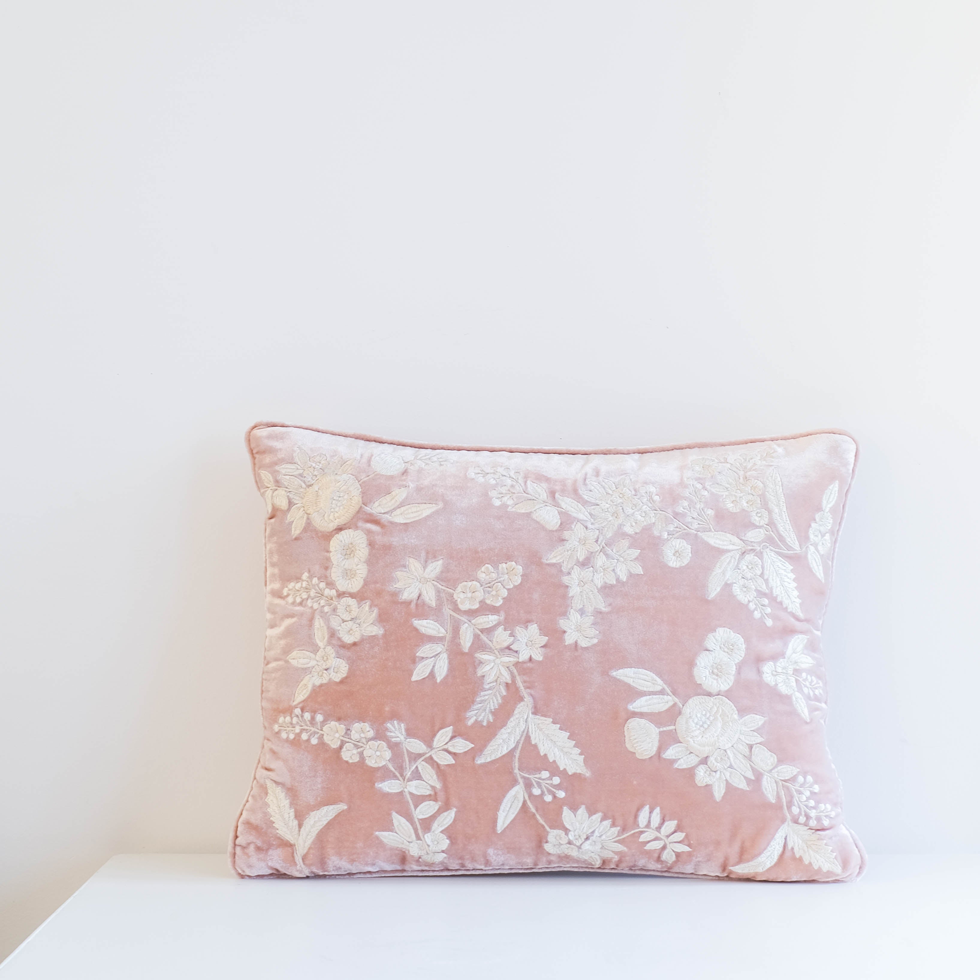 Anke Drechsel kussen Liza Orchid