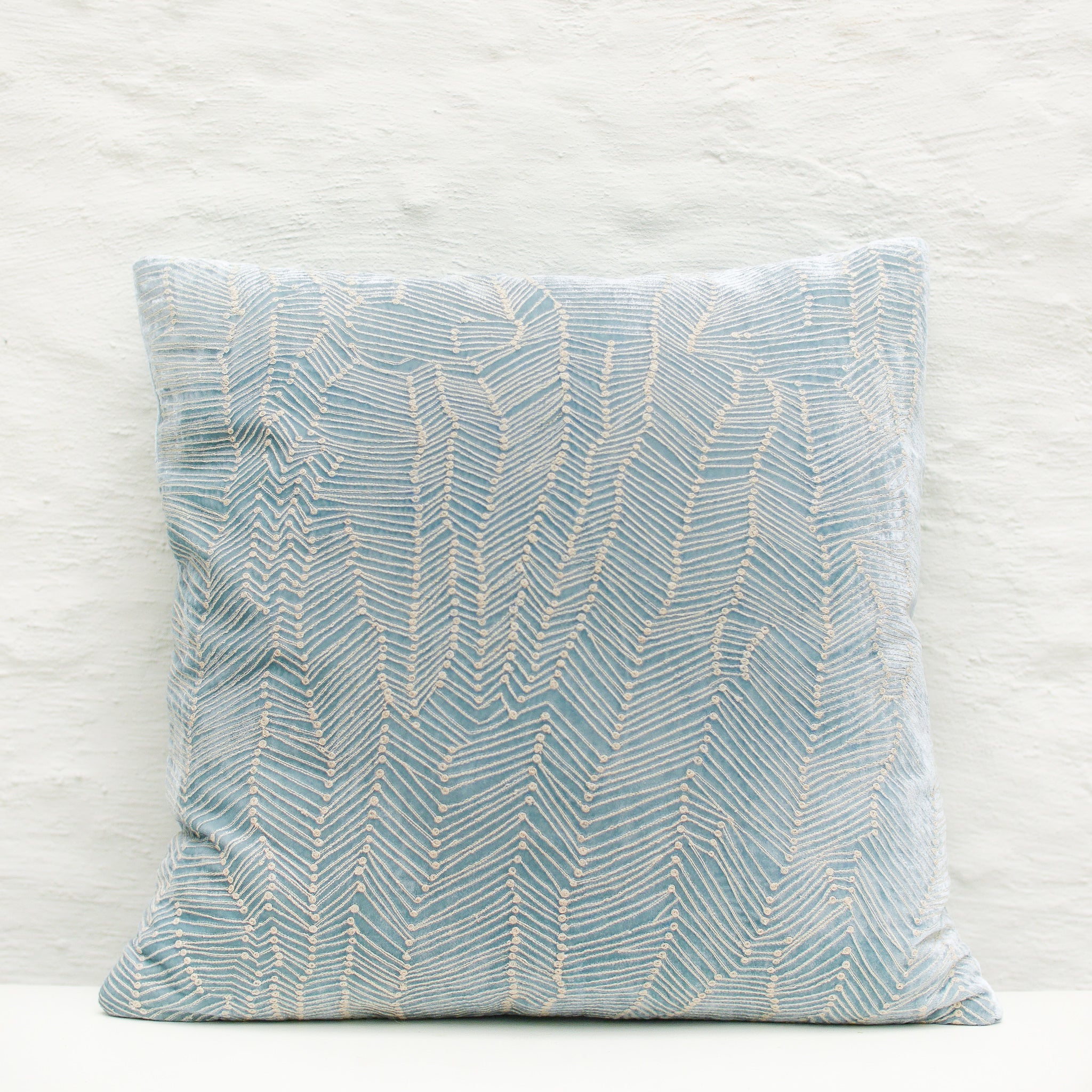 Anke Drechsel kussen Cara heavenly Blue