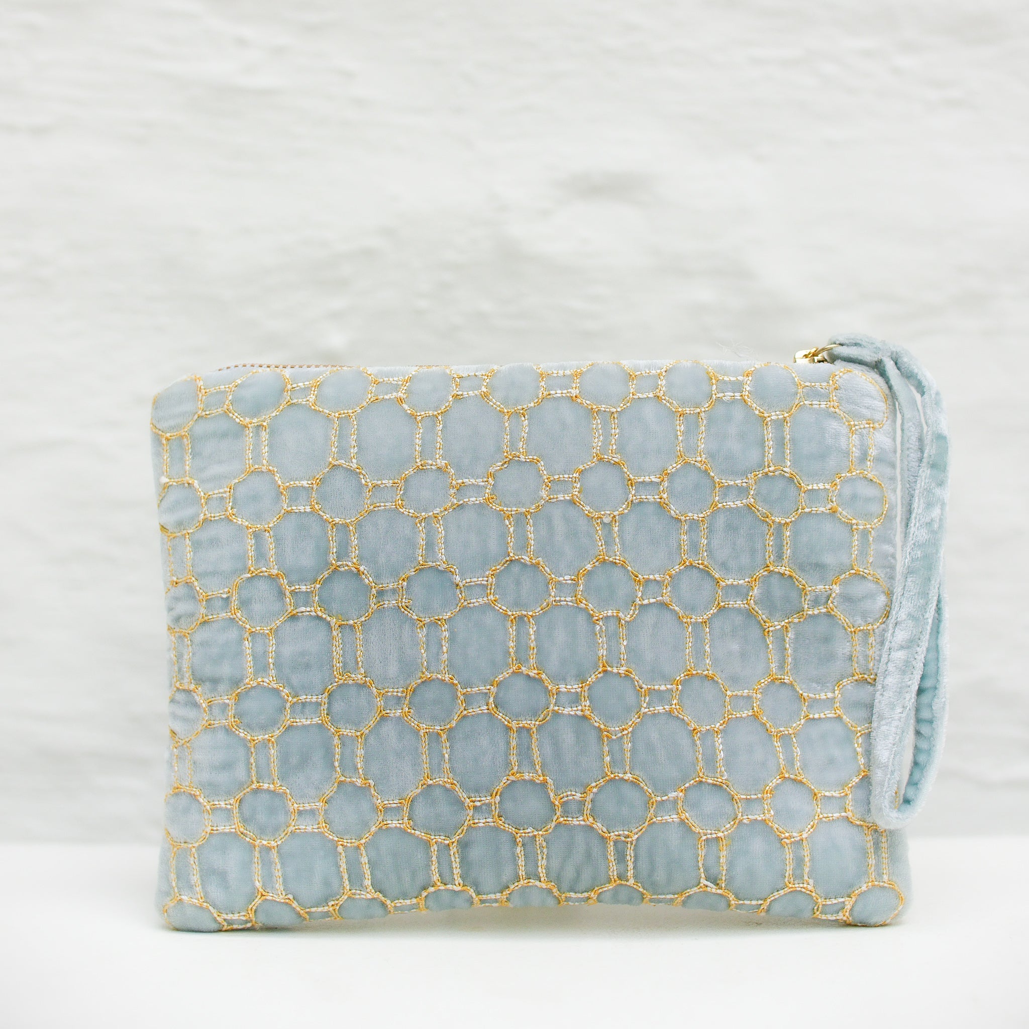 Anke Drechsel handgeborduurde Zip Pochette
