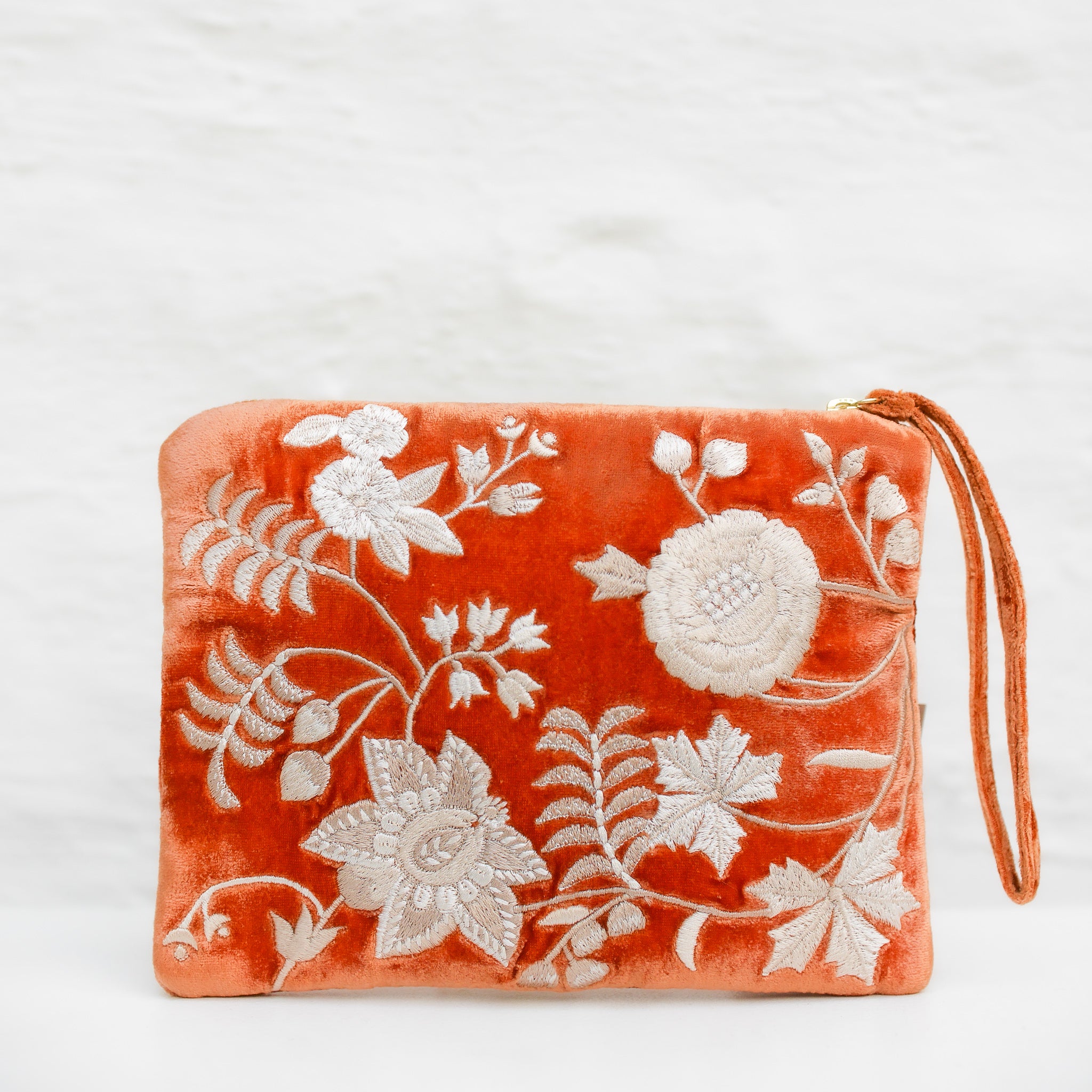 Anke Drechsel handgeborduurde Zip Pochette
