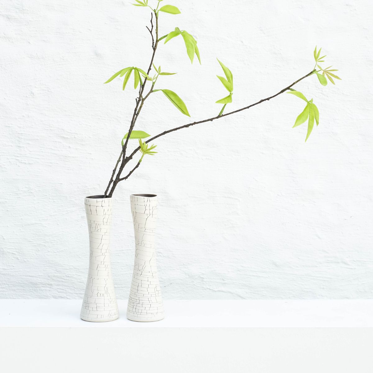 Rina Menardi ceramics Flute white craquelé