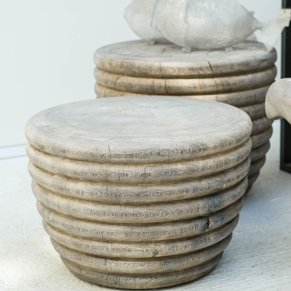 Warehouse Breit table "beehive" suar wood grey