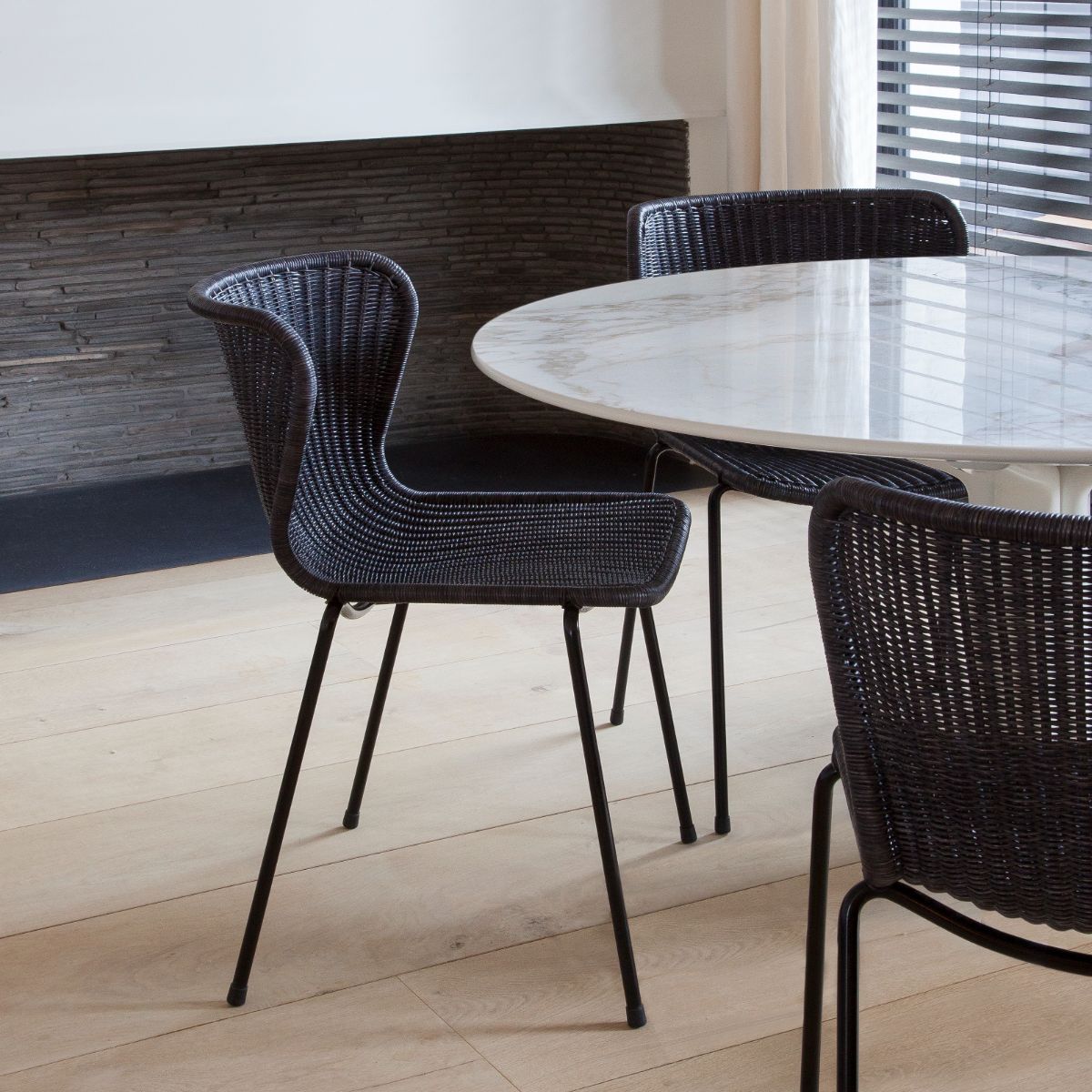 Feelgood designs chair C603 Indoor - by Yuzuru Yamakawa