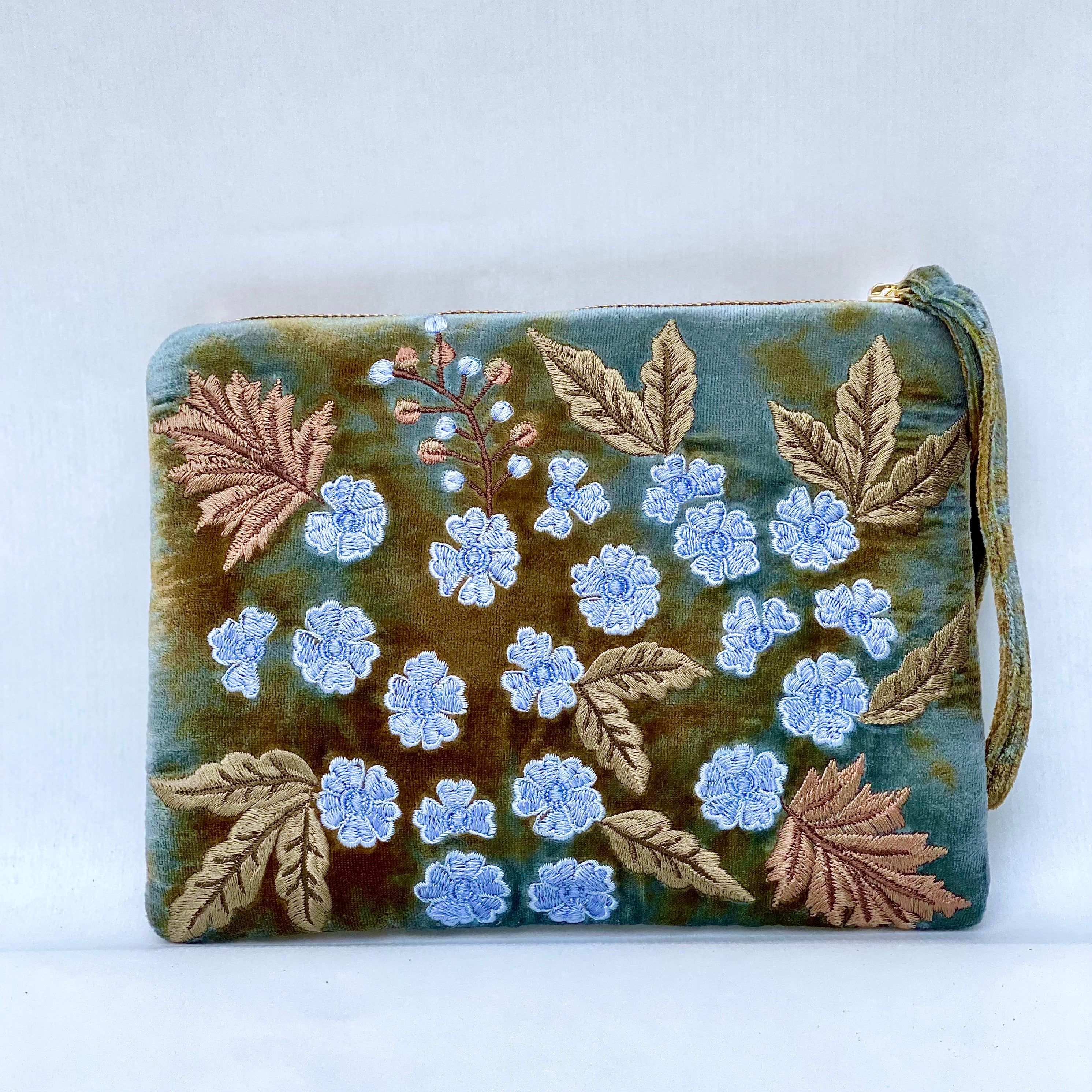 Anke Drechsel handgeborduurde Zip Pochette