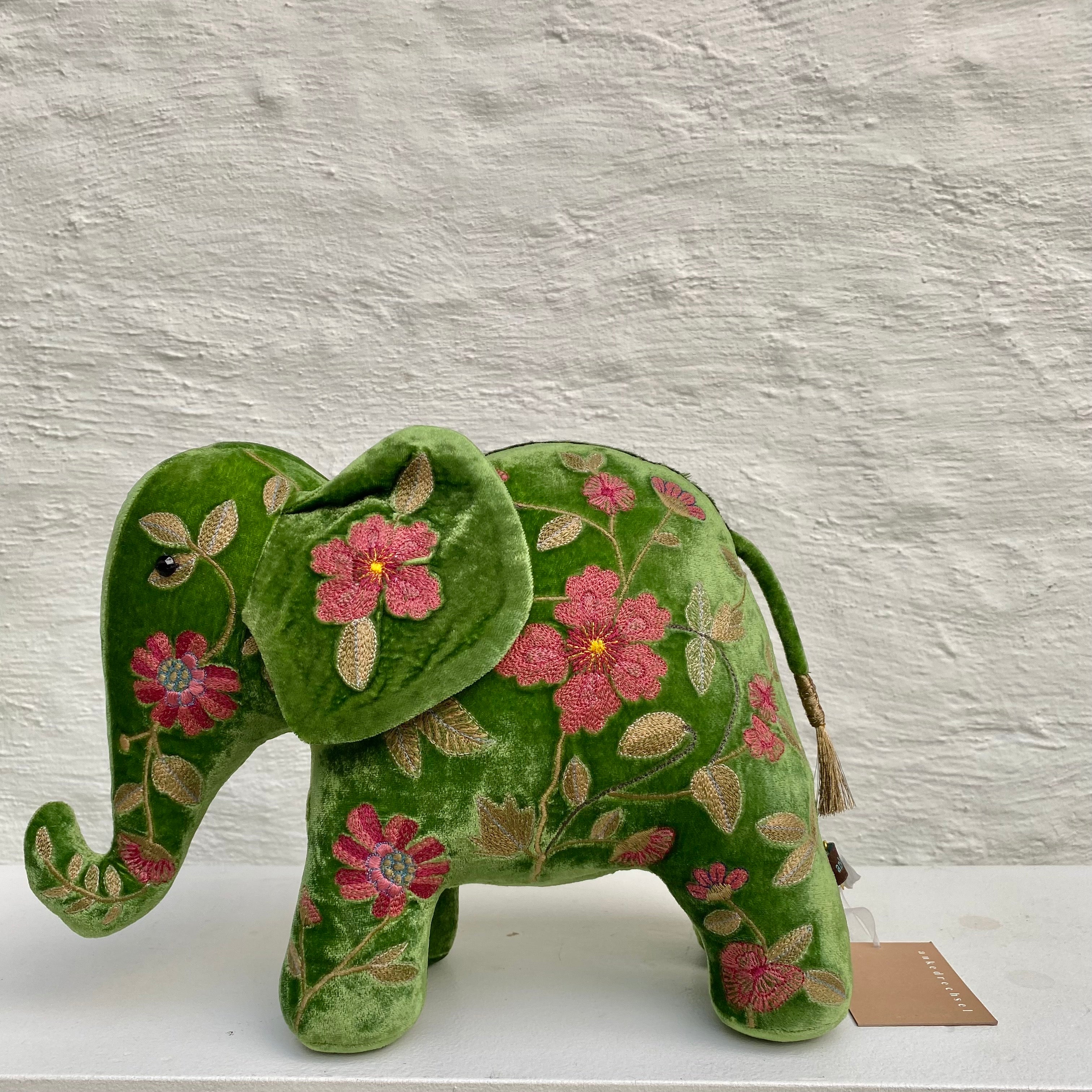 Anke Drechsel handgeborduurde Olifant - Megan Emerald