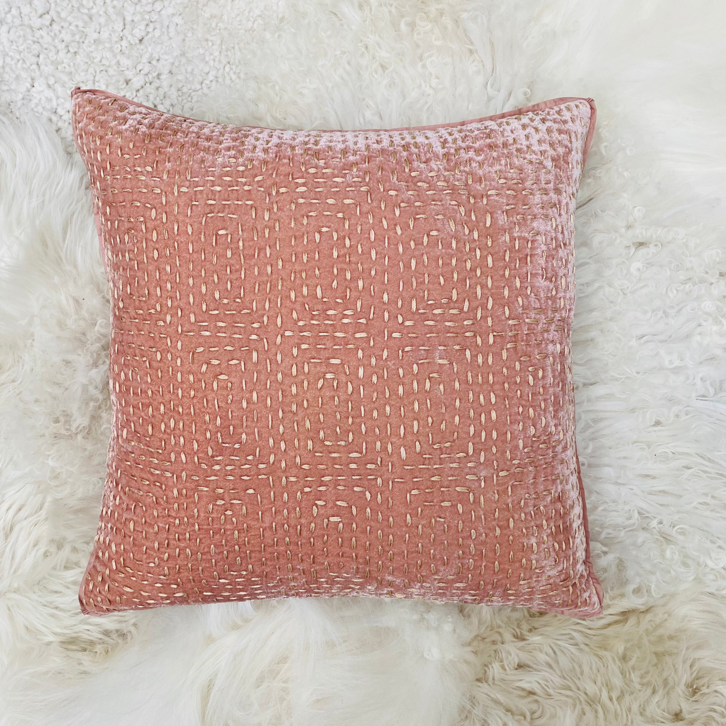 Anke Drechsel kussen - Metril II Rose Quartz