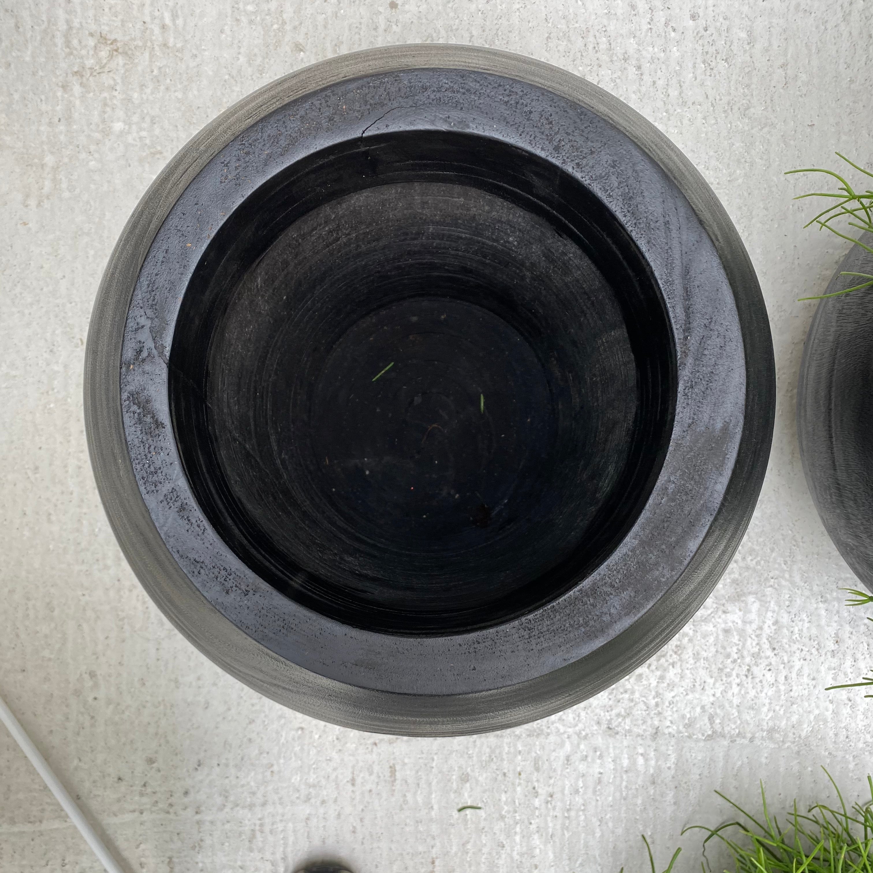 Magazijn Breit pot zwart suarhout