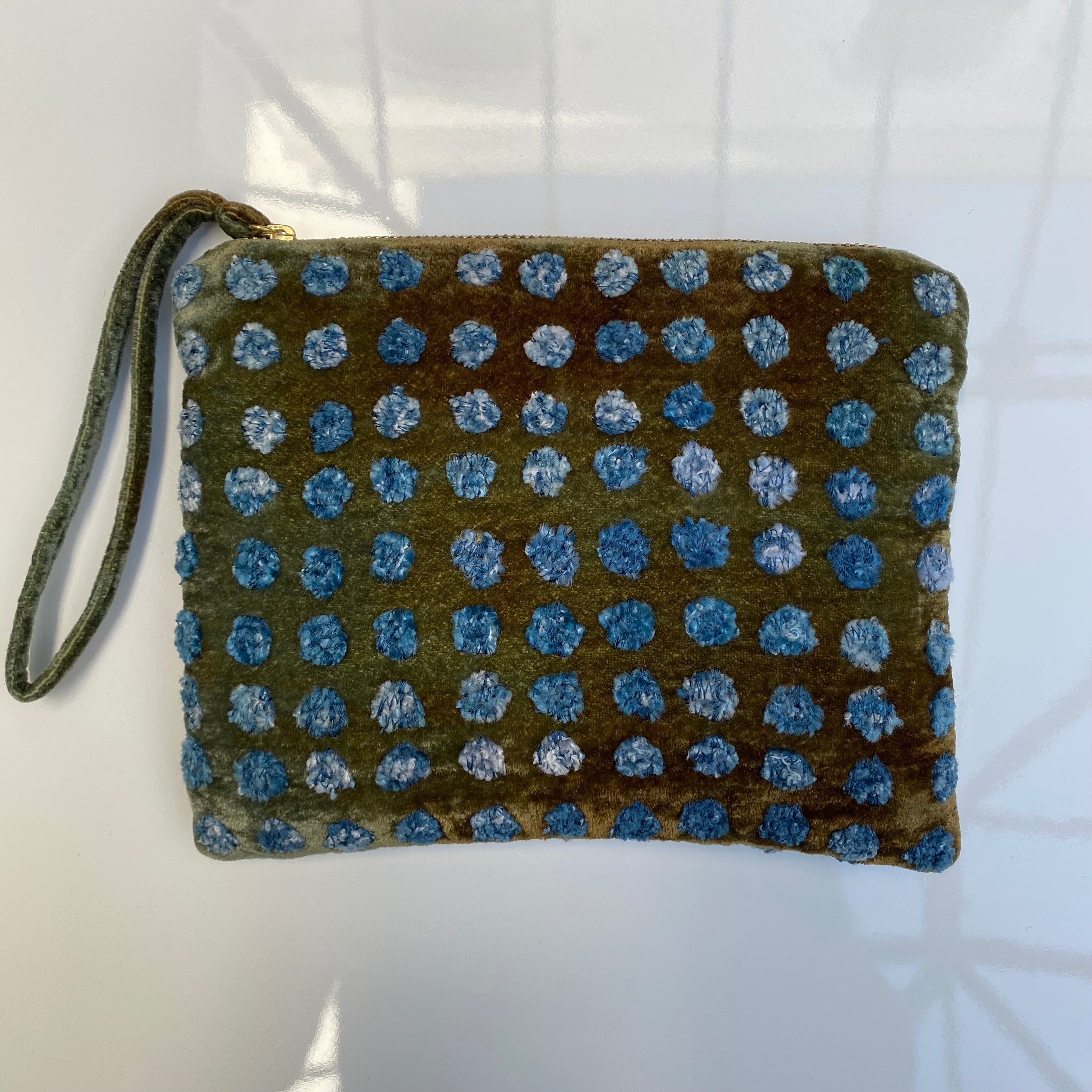 Anke Drechsel handgeborduurde Zip Pochette