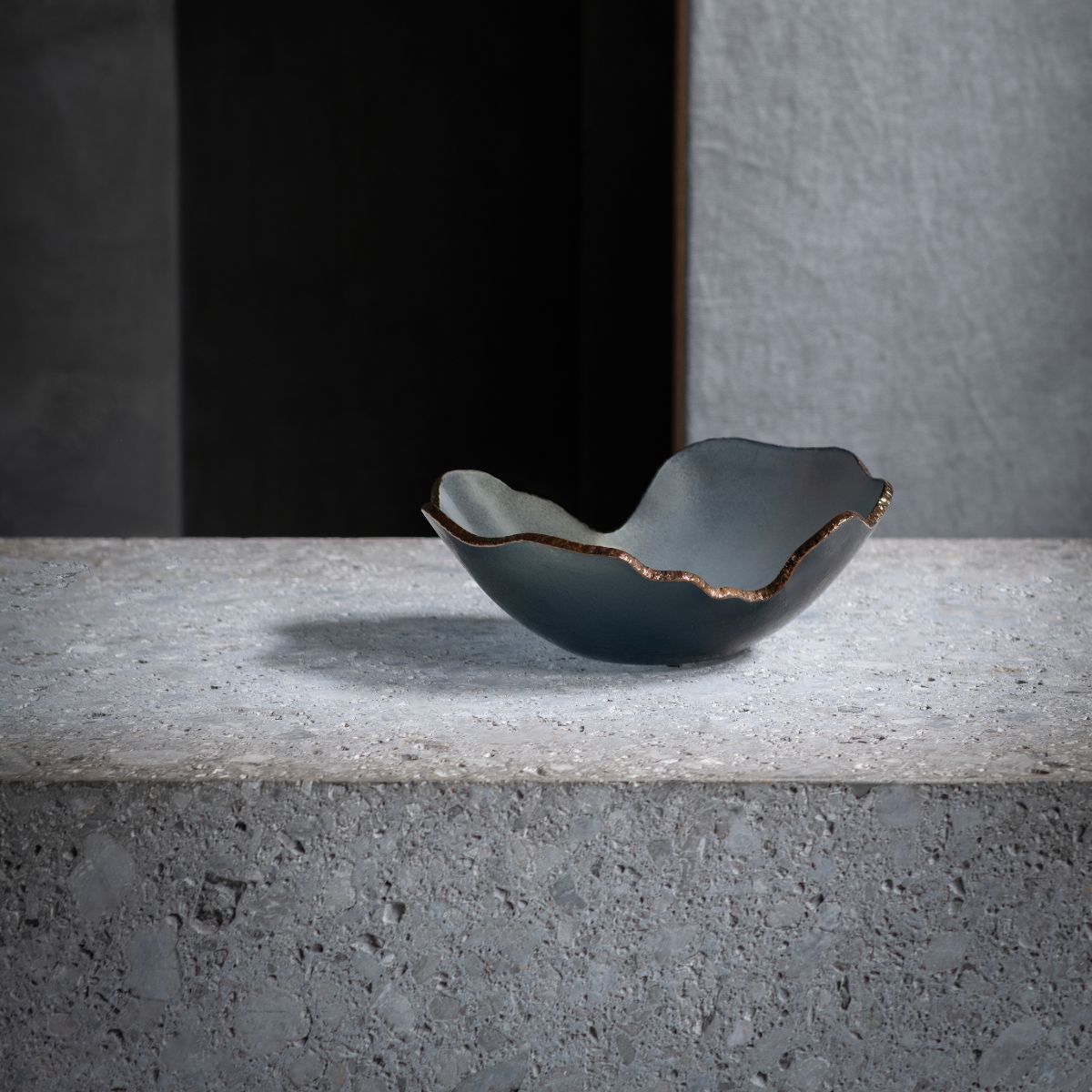 Regina Medeiros glass bowl Mapa perola bronze top