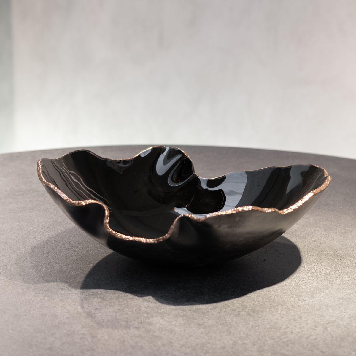 Regina Meideros glass bowl Mapa preta bronze top
