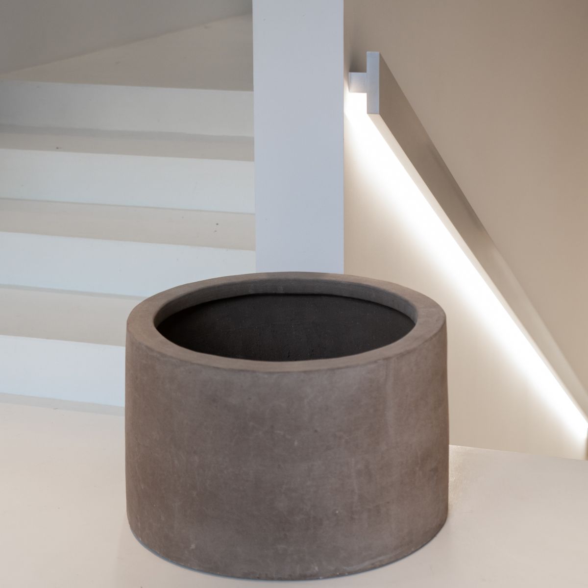 Terracotta d'Arte pot Tube