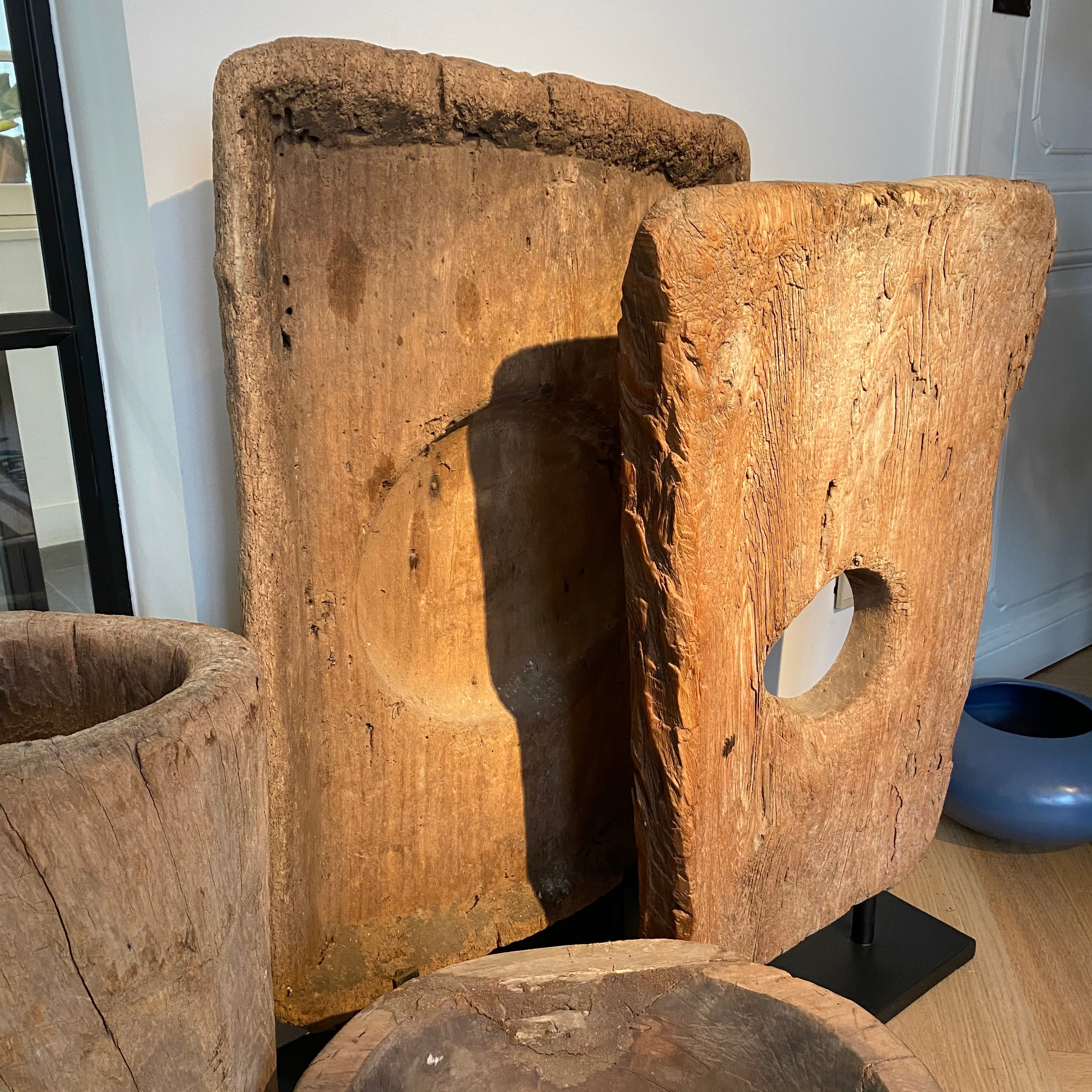 Houten ornament op voet